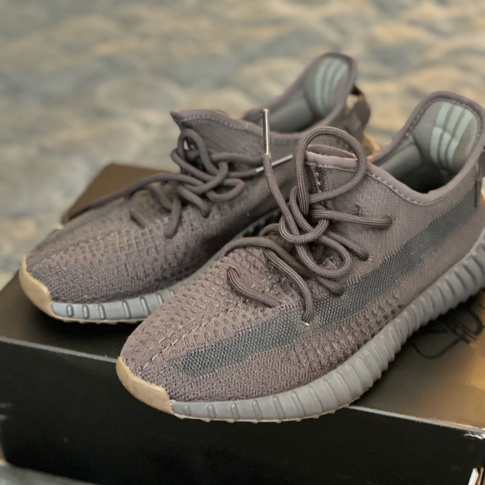 ❌SOLD❌  100% Authentic Adidas Yeezy Boosts 350 size 7